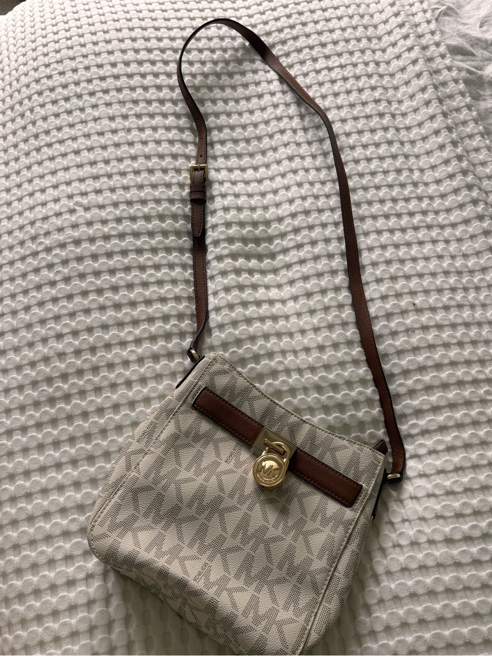 Michael Kors Hamilton Signature MK Crossbody Bag Vanilla Acorn Like New